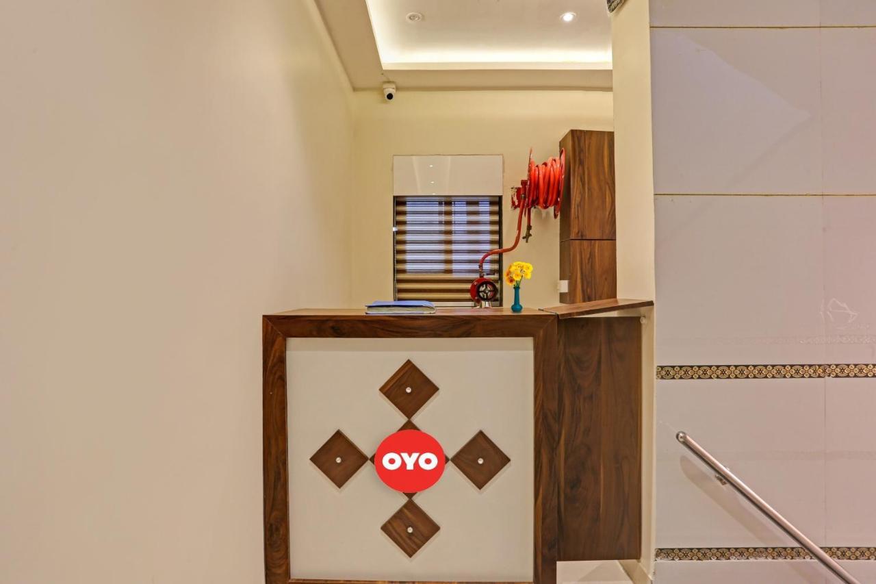 Hotel O Nandi Palace Lodging And Boarding Ulhasnagar Exterior photo