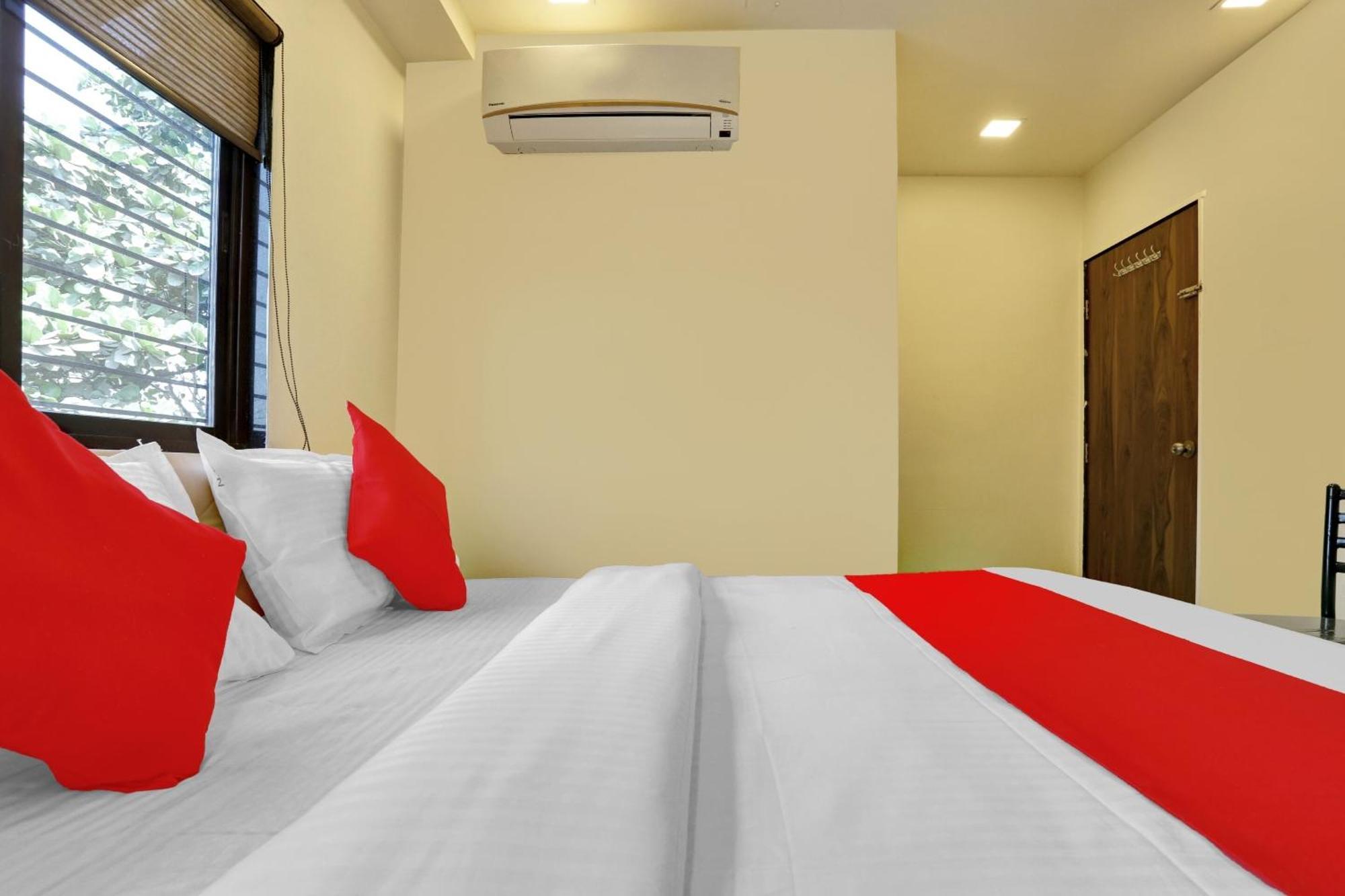Hotel O Nandi Palace Lodging And Boarding Ulhasnagar Exterior photo