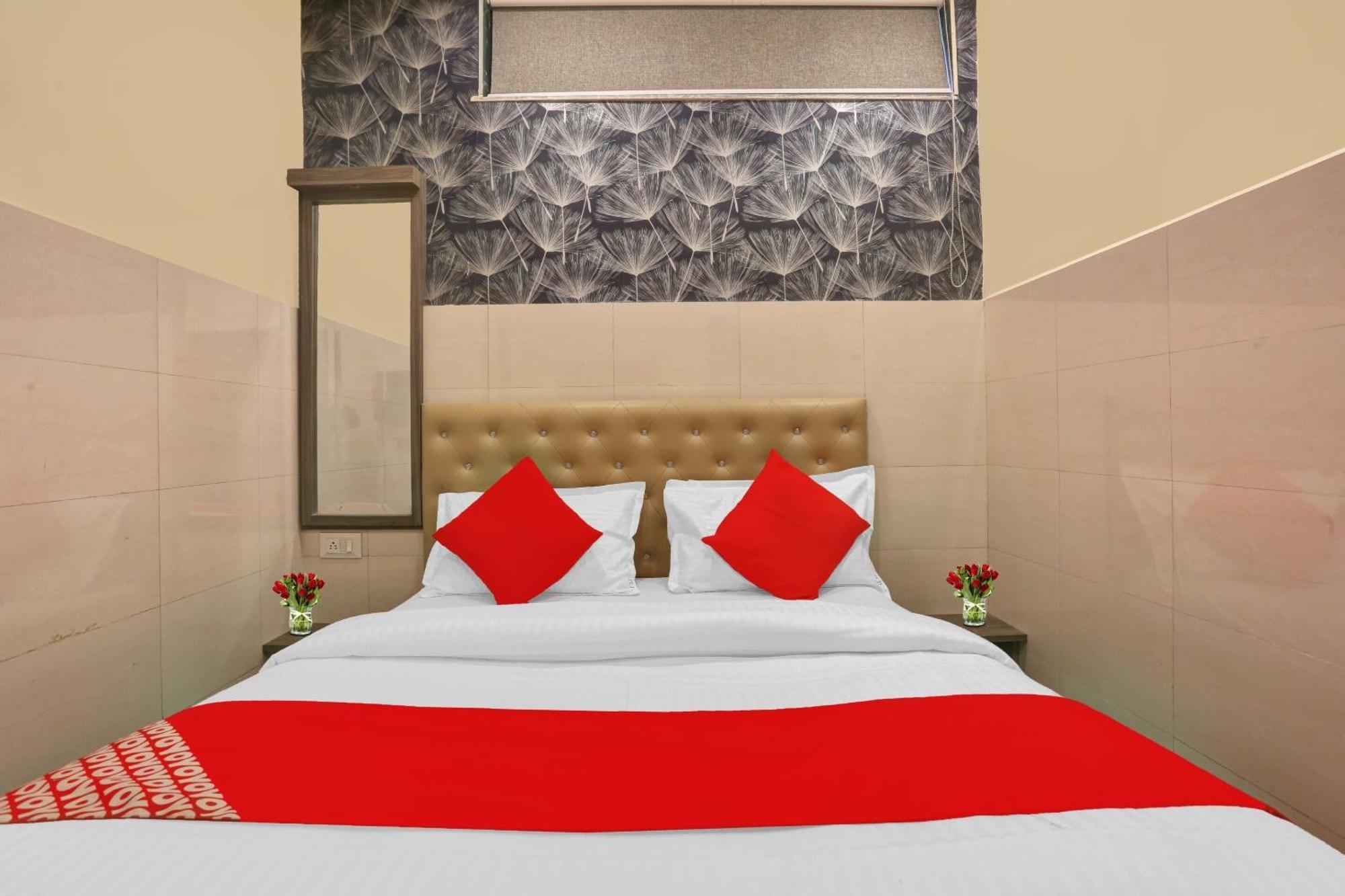 Hotel O Nandi Palace Lodging And Boarding Ulhasnagar Exterior photo