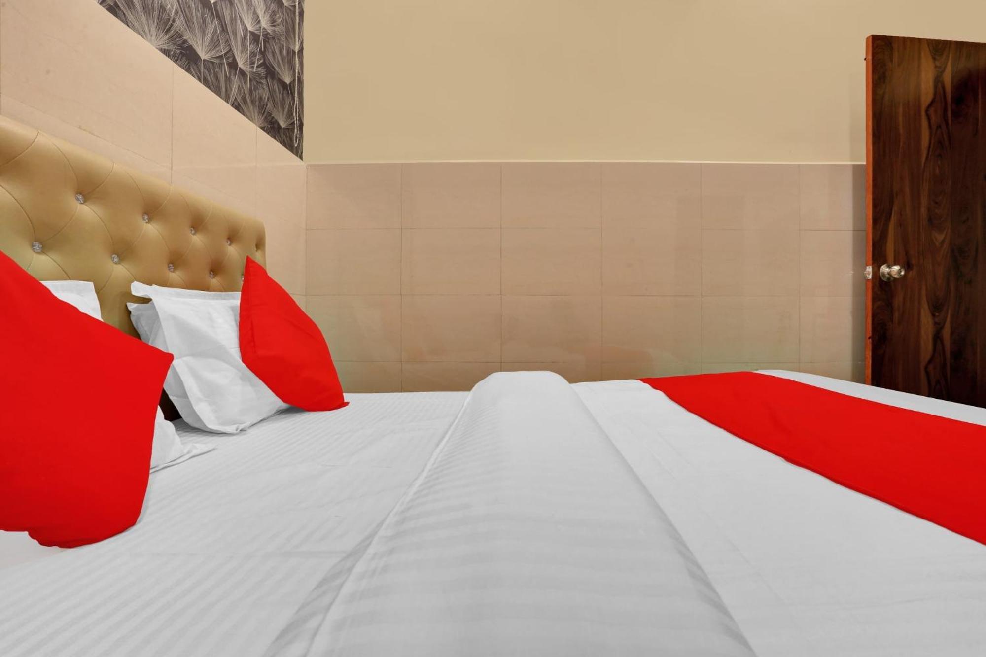 Hotel O Nandi Palace Lodging And Boarding Ulhasnagar Exterior photo