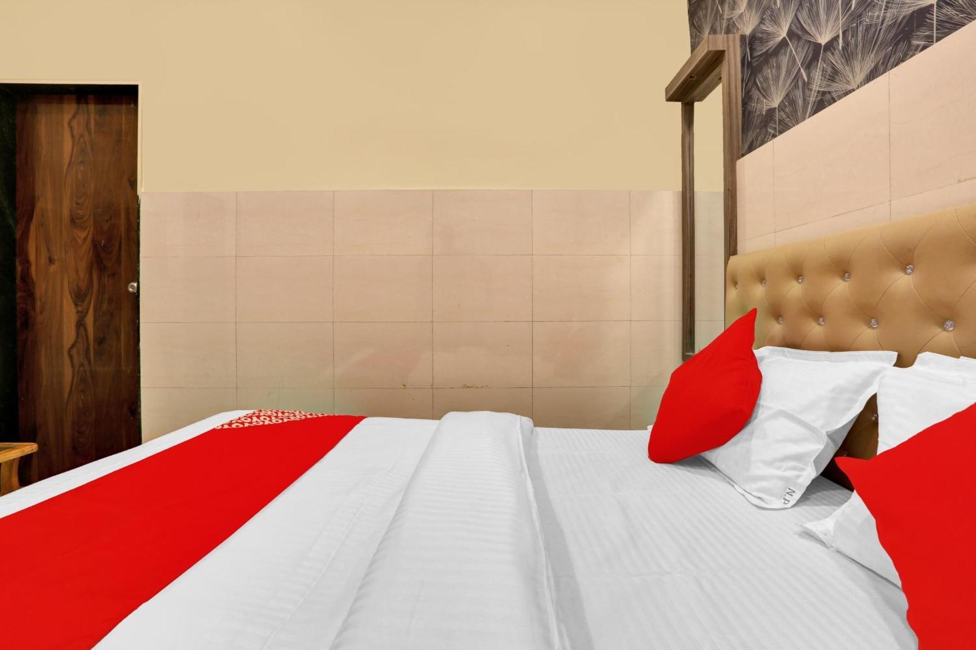 Hotel O Nandi Palace Lodging And Boarding Ulhasnagar Exterior photo