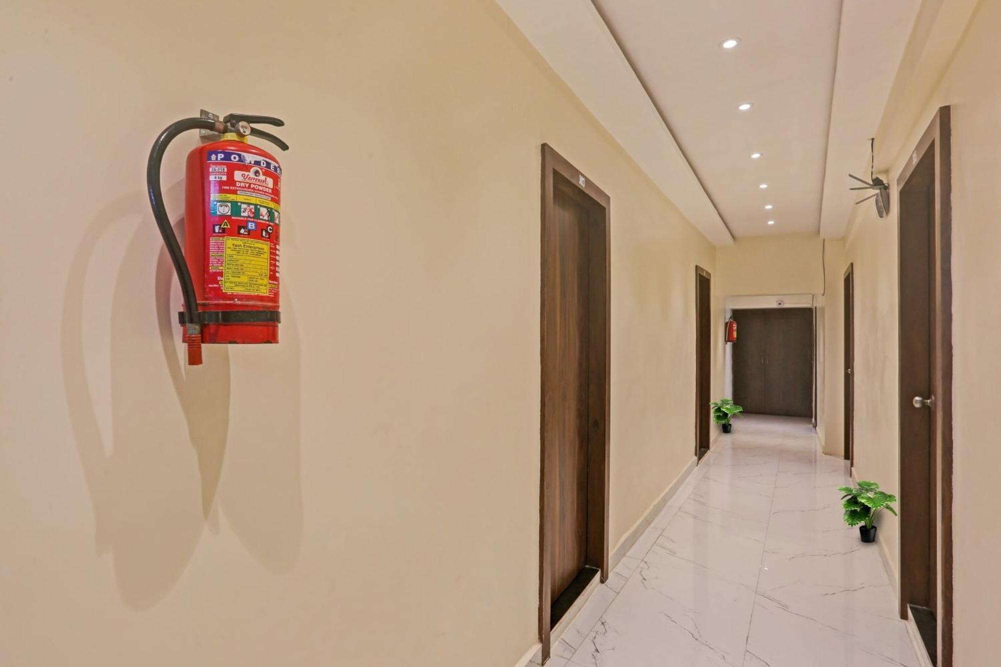 Hotel O Nandi Palace Lodging And Boarding Ulhasnagar Exterior photo